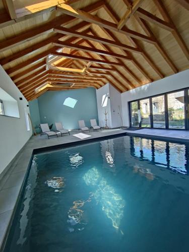 Moyrazes House | Gîte avec piscine intérieure