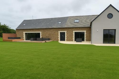 Oisseau House | Gîte avec piscine intérieure jacuzzi et cinéma