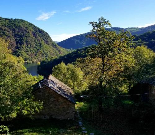 Requista House | Gîte Aveyron avec vue rivière, proche Albi