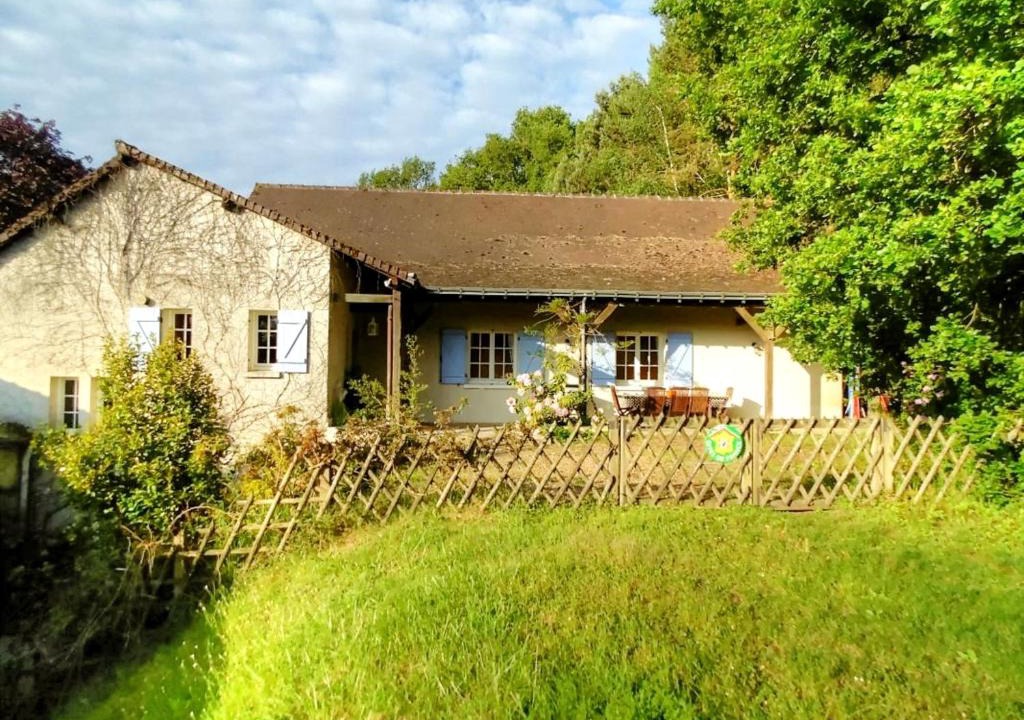 Avrille-les-Ponceaux House | Gîte Avrillé-les-Ponceaux, 5 pièces, 10 personnes - FR-1-381-172