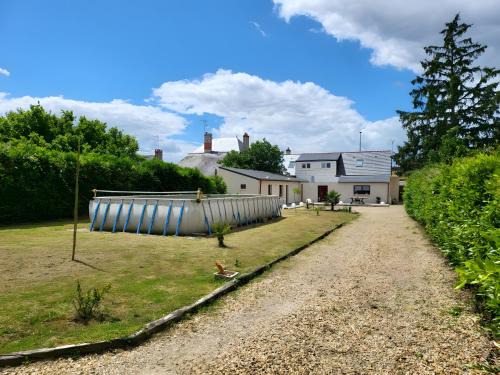 Saint-Clement-des-Levees House | Gîte bord de loire piscine jacuzzi