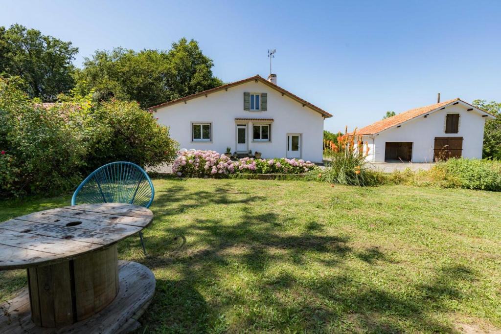 Eyres-Moncube House | Gîte capérot