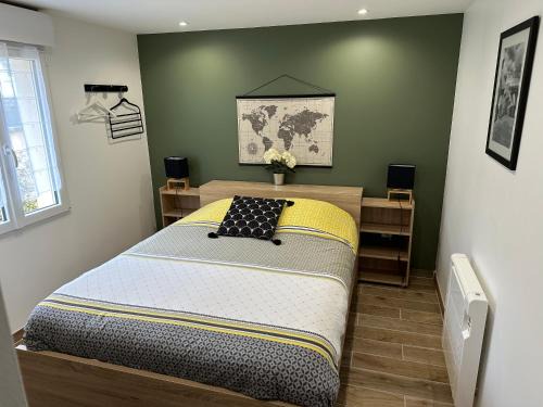 Sainte-Mere-Eglise Apartment | Gîte centre ville avec cour