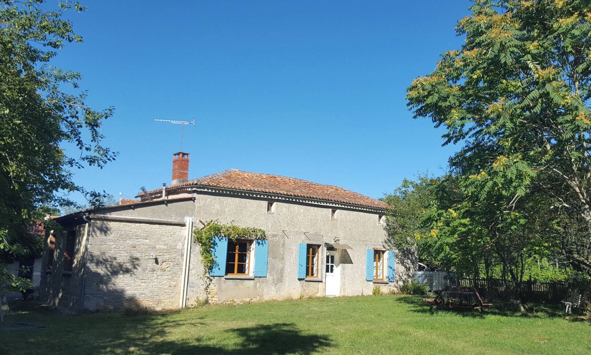 Saint-Sulpice-de-Ruffec House | Gîte Chez Chenon
