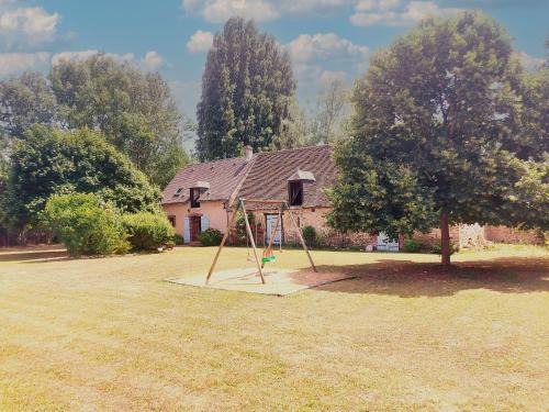 Chateaudun House | Gîte chaleureux dans un ancien corps de ferme avec wifi, cheminée et grand jardin à Châteaudun - FR-1-581-71