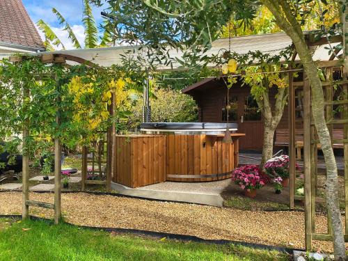 La Fleche House | Gîte chaleureux pour 4 pers avec piscine chauffée et bien-être - FR-1-410-483