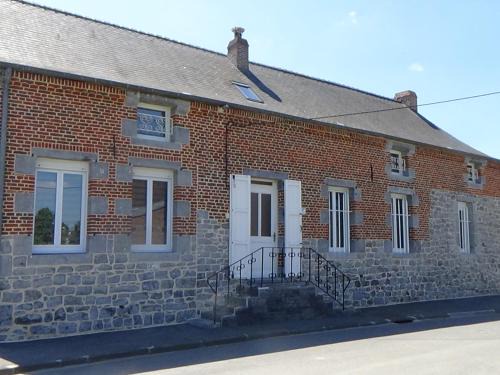 Leval House | Gîte champêtre avec cuisine équipée, WIFI et grande cour privée - FR-1-510-175