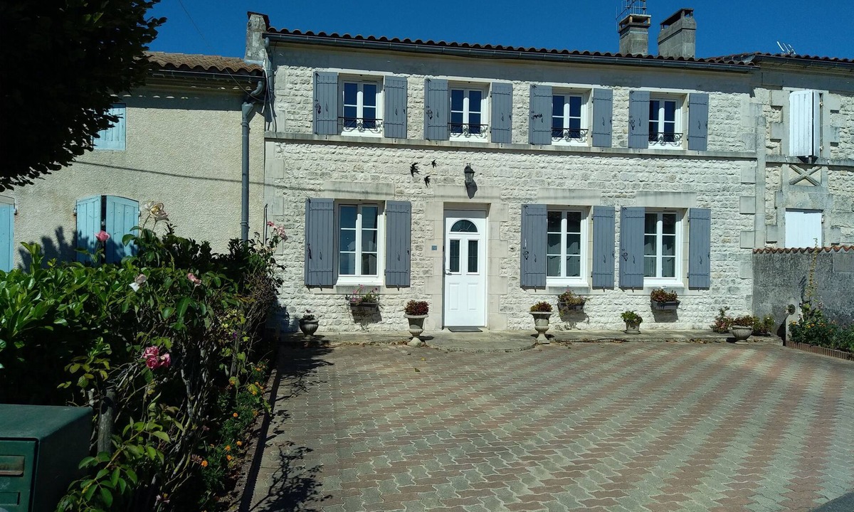 Pons Villa | Gîte Climatisé "les Hirondelles"