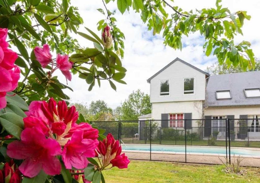 Dureil House | Gîte Cocooning avec Piscine Partagée au Cœur de la Campagne Sarthoise, Proche Zoo et Circuit du Mans - FR-1-410-331
