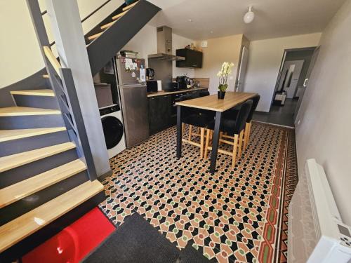 Ancenis House | Gîte de 2 chambres - Ancenis A11 - Logis du Château Rouge