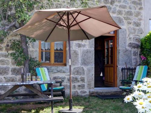 Estivareilles House | Gîte de Caractère 3 Épis avec Jardin à Estivareilles - FR-1-496-43