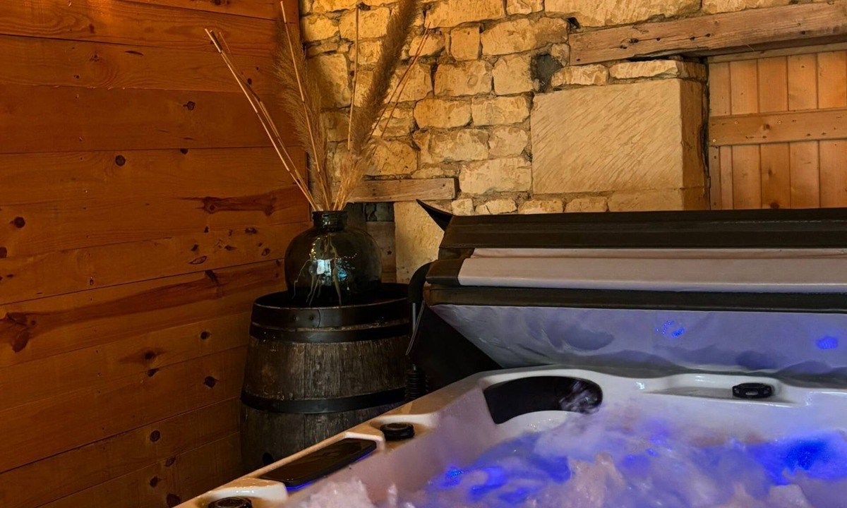Loudun House | Gîte de Charme avec Jacuzzi Privé - Relaxation near the Loire Castles