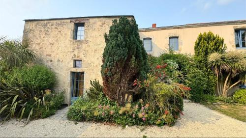 Belleville-sur-Vie House | Gîte de charme - 30 min de la Mer & Puy du Fo