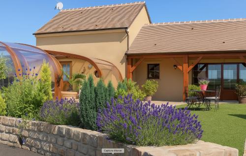 Pouligny-Notre-Dame Apartment | GÎTE de FONTARABIE