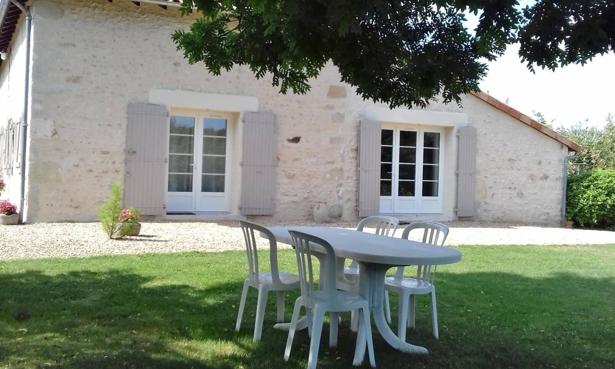 Champagne-Saint-Hilaire House | Gîte de Says - Champagne-saint-hilaire