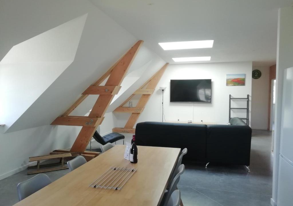 Besse-en-Chandesse House | Gîte de Granit Noir