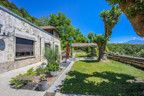 Vourey Villa | Gîte de groupe de caractère 12-14 pers avec jacuzzi - Ancien domaine de Chartreux