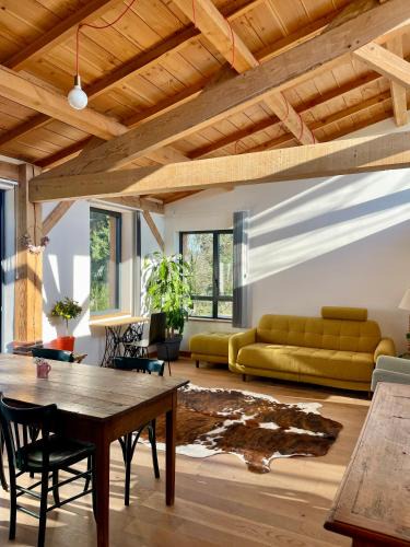 Domaize House | Gîte de groupe et charmant cottage L'Agnel