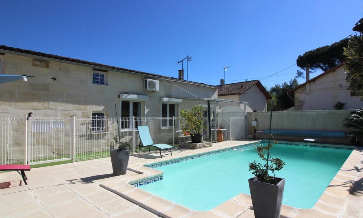 Saint-Denis-de-Pile House | Gîte de L'isle - Saint Denis DE Pile