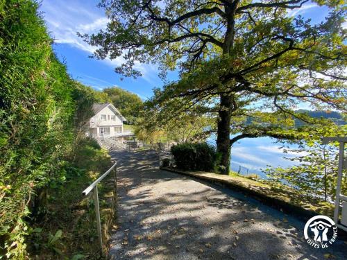 Arvieu House | Gîte de la Anse sur Pareloup