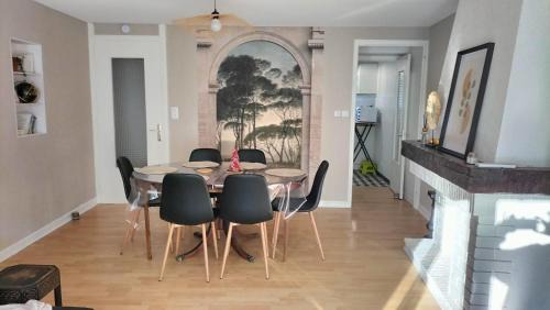 Poligny House | Gîte de la croix du Dan