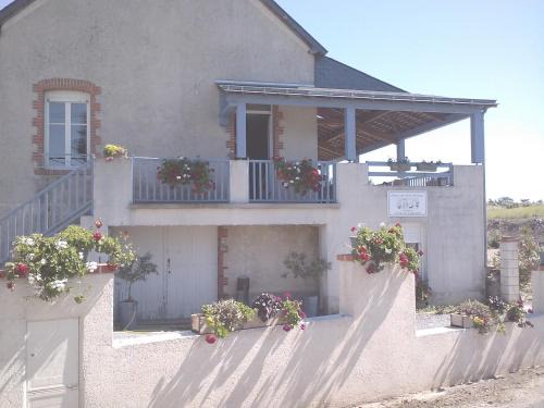 Saint-Aubin-de-Luigne House | Gîte de la Poilane - Maison avec piscine & vue sur vignes, proche Angers