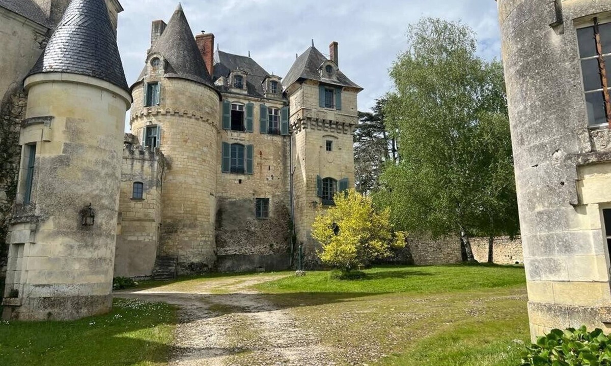 La Celle-Guenand Apartment | Gîte de la Petite Chouette, un Studio Romantique Dans L'enceinte D'un Château !