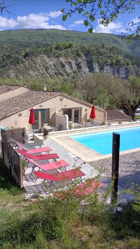 Barret-sur-Meouge Apartment | Gîte de la Source, Domaine de la Méouge, piscine et accès direct rivière