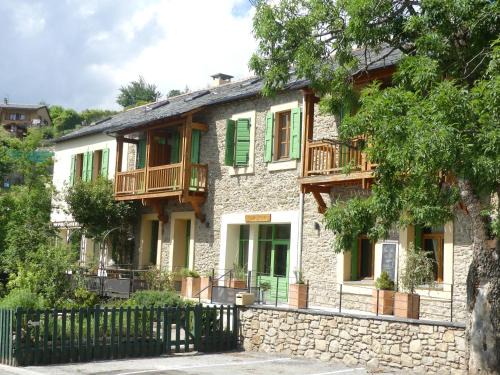 Llo Bed & Breakfast | Gîte de Llo - Vue Pyrénées, chambres & PDJ inclus
