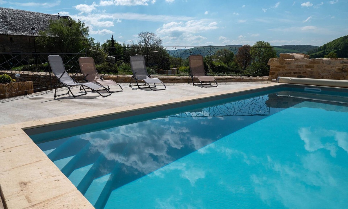 Sainte-Eulalie-d'Olt House | Gîte de Malescombes Privé Avec Piscine à la Campagne Pour 8 Personnes