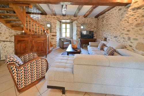 Leynhac Villa | Gîte de Prestige dans un Fort, Jacuzzi, 8 pers