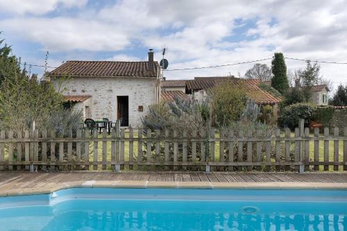 Saint-Juire-Champgillon Apartment | Gîte des Fraignaies
