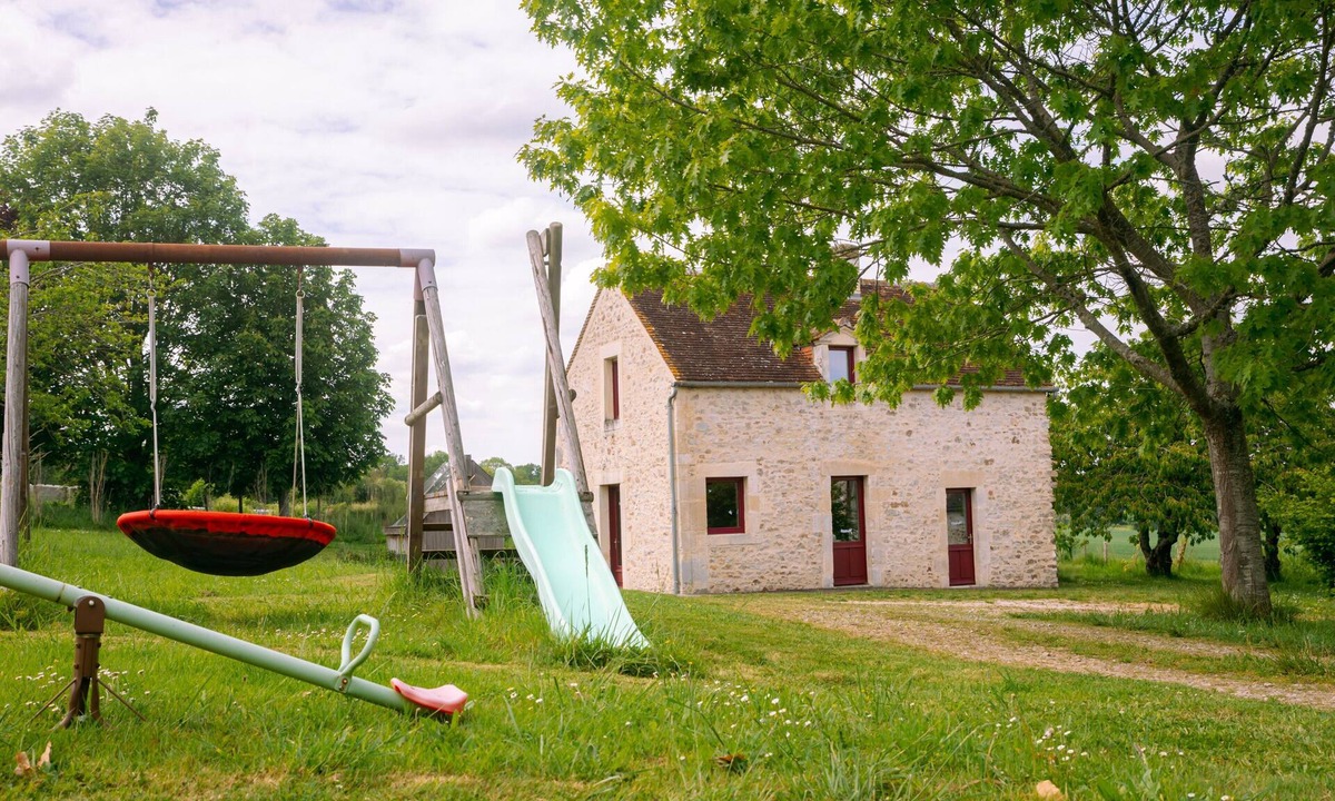 La Hoguette House | Gîte Du Chêne: Private Terrace, Garden, Wi-Fi, 3 Bedrooms, 6 Guests, La Hoguette