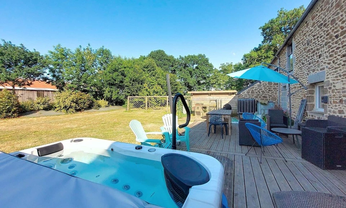 Les Portes du Coglais House | Gîte du Fresne, 30min Mt Saint Michel, 15 min Fougères, 13pers+, sauna, jacuzzi