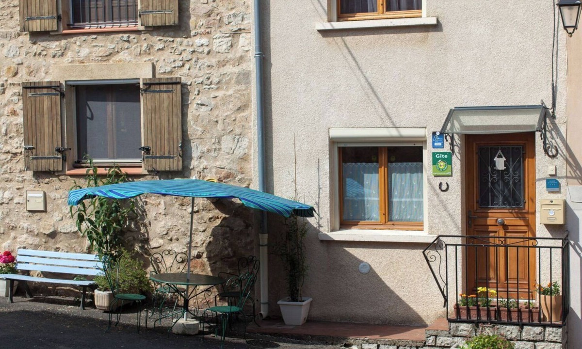 Brenac House | Gîte du Four à Chaux, in a flower-filled village in the Pyrenean foothills