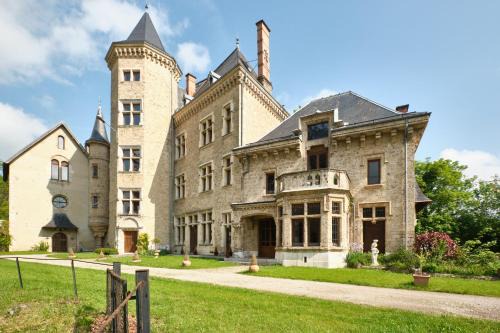 Saint-Geoire-en-Valdaine Apartment | Gîte du Château St Geoire Véronique