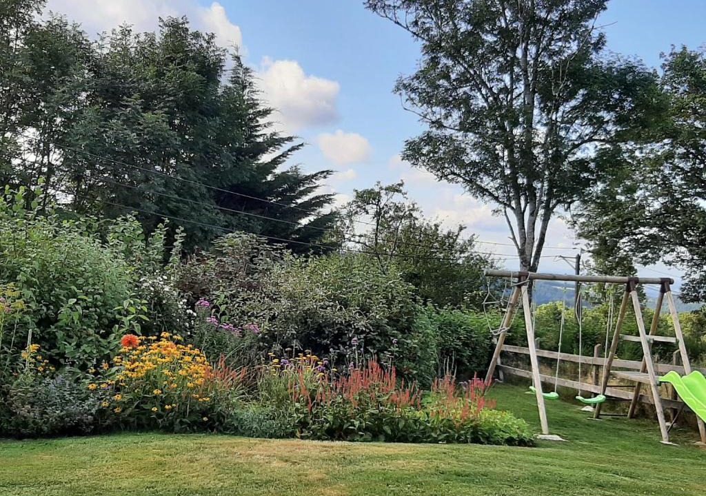 Lachaux House | Gîte du Jardin FleurAmour