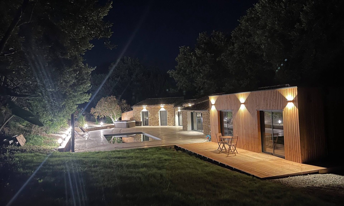 Bourg-Saint-Andeol Villa | Gîte du kélou, sauna, swimming pool and spa, near the Ardèche gorge!