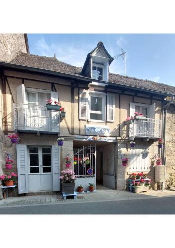 Senergues Bed & Breakfast | Gîte du portail fleuri