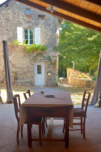 Ferrieres Apartment | Gîte familial 10 pers spa de juin à septembre