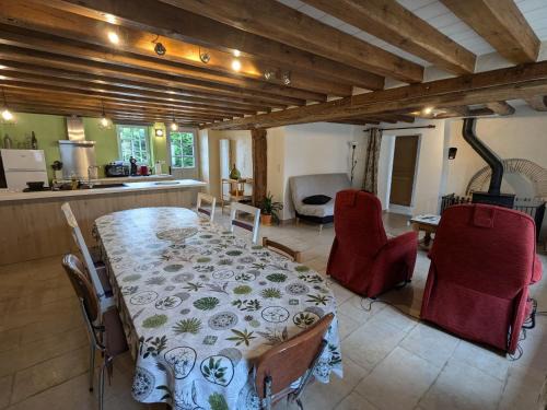 Freville-du-Gatinais House | Gîte familial rénové avec jardin, proche forêt d'Orléans et activités, à 1h d'Orléans et 2h de Paris - FR-1-590-439
