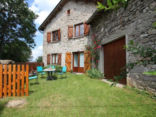 Jullianges House | Gîte familial au calme avec jeux, VTT, randonnée, près du Parc Livradois, La Chaise-Dieu et Craponne - FR-1-582-214
