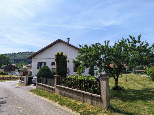 Jussarupt House | Gîte familial avec jardin, cheminée et parking à Jussarupt, près de Gérardmer - FR-1-589-320