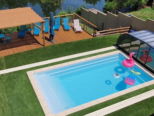 La Fleche House | Gîte familial avec piscine privative chauffée, terrasse sur le Loir et proche du Zoo de La Flèche - FR-1-410-329