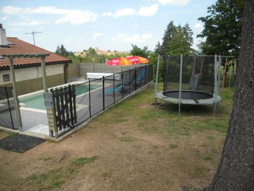 Saint-Haon-le-Chatel House | Gîte familial à Saint-Haon-le-Châtel avec piscine et animaux admis - FR-1-496-21