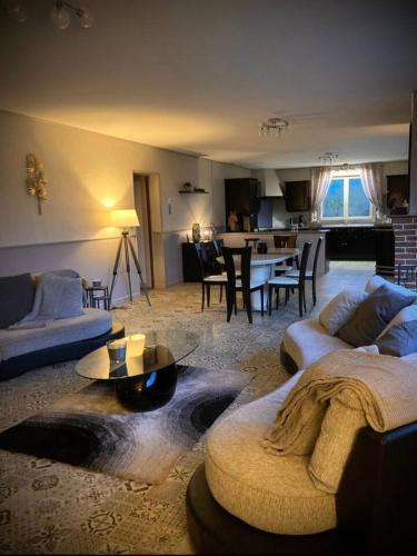 Haudricourt House | Gîte familiale au cœur d un centre équestre