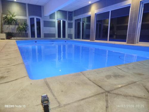 Celles-sur-Plaine House | Gîte "fils de laine" Piscine chauffée interieure et Sauna ouverts toute l'année