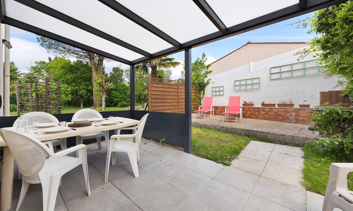 Apremont Apartment | Gîte for 4: "L'étoile de mer" in Apremont, Vendée – Lake Beach 1 km, Sea 17 km
