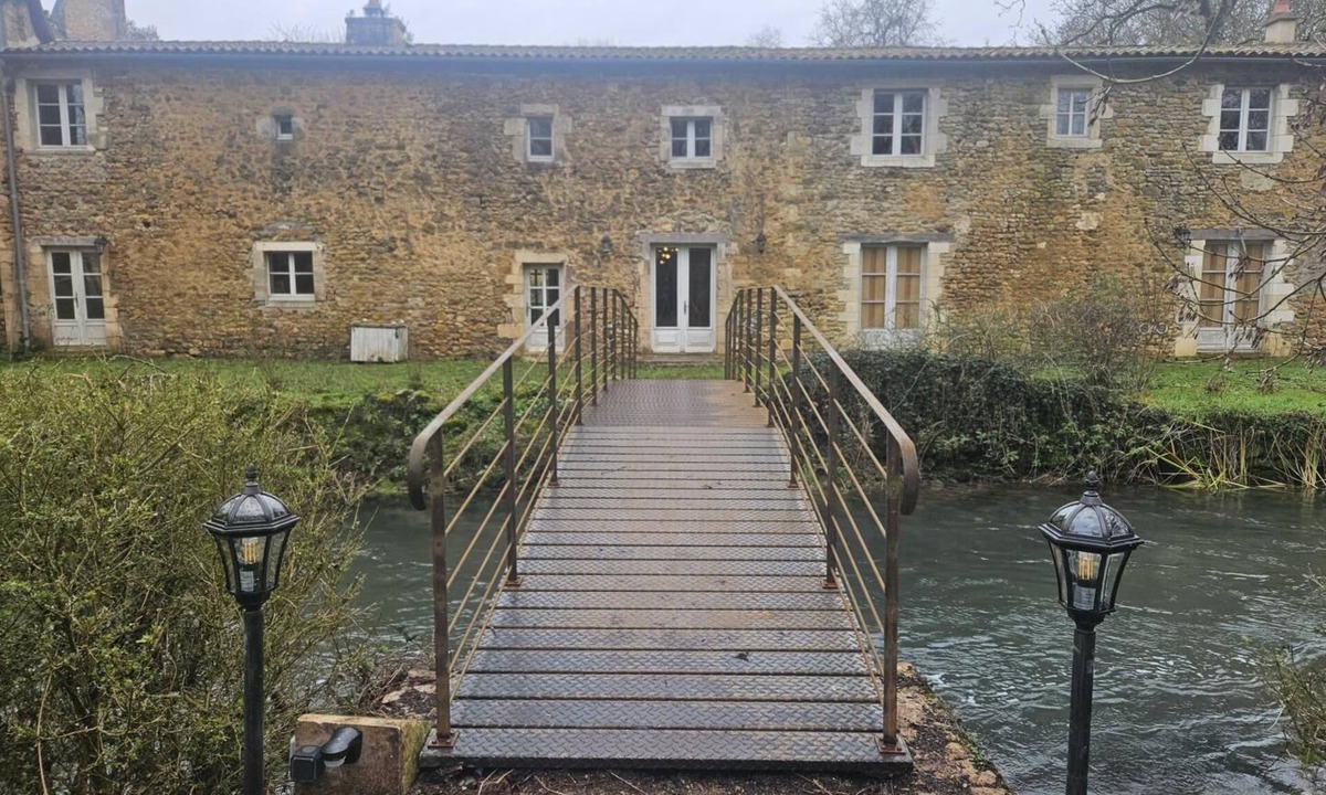 Vivonne House | Gîte for large families - sleeps 13 - Vivonne 86370
