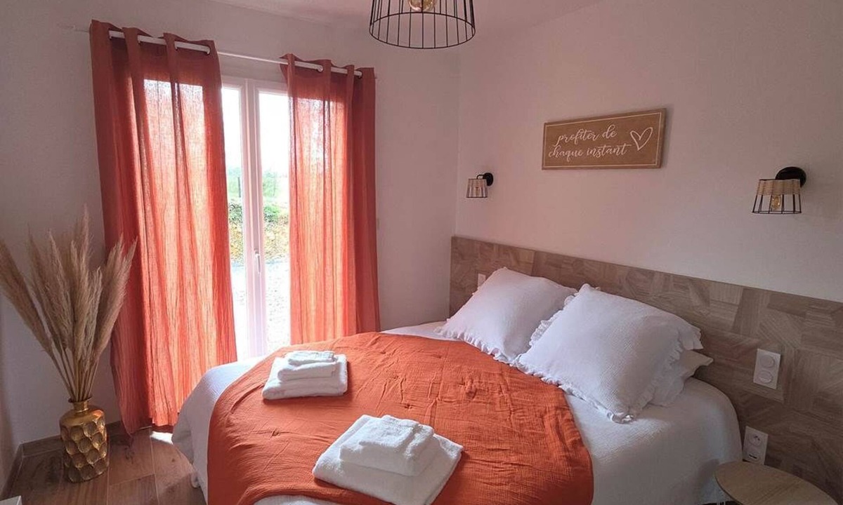 Saint-Christophe-sur-Conde House | Gîte de la Communette
